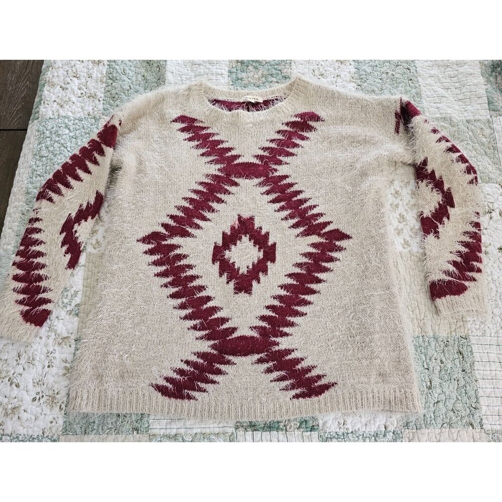 Tea n Rose Woman's Medium/Large Scoop Neck Sweater